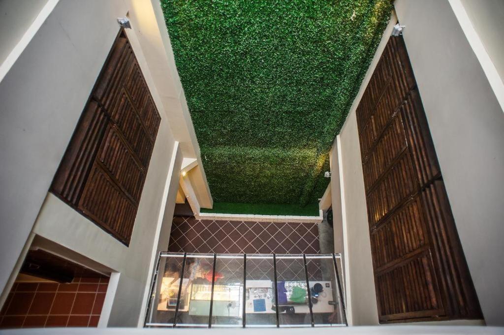 Armenian Suite Hotel George Town Esterno foto